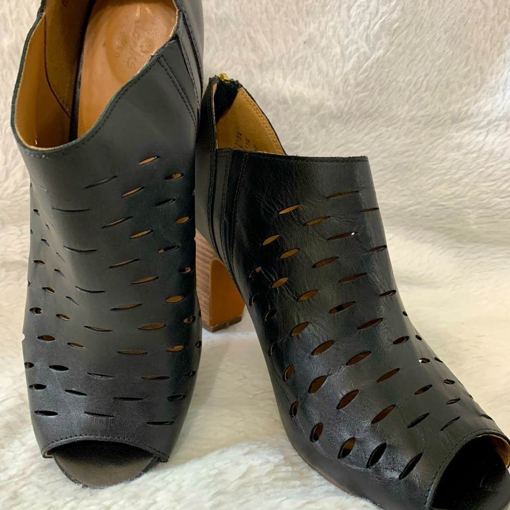 Clarks size 9